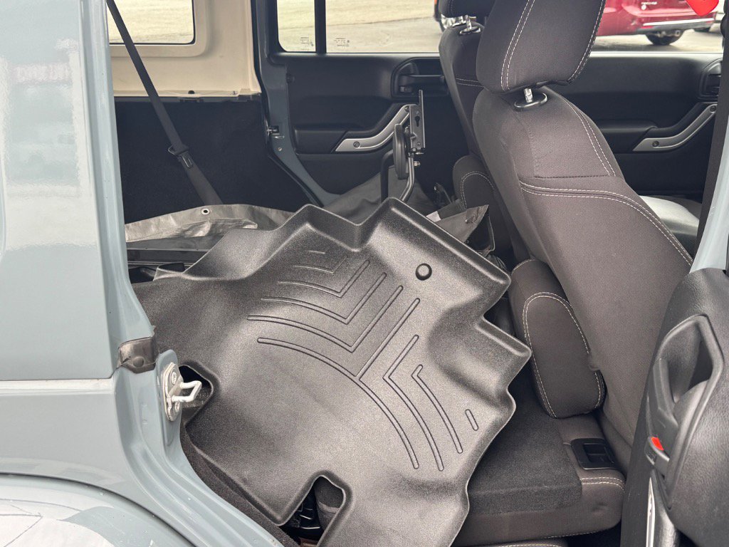 Used 2014 Jeep Wrangler Unlimited Sahara w/ Max Tow Package image 15