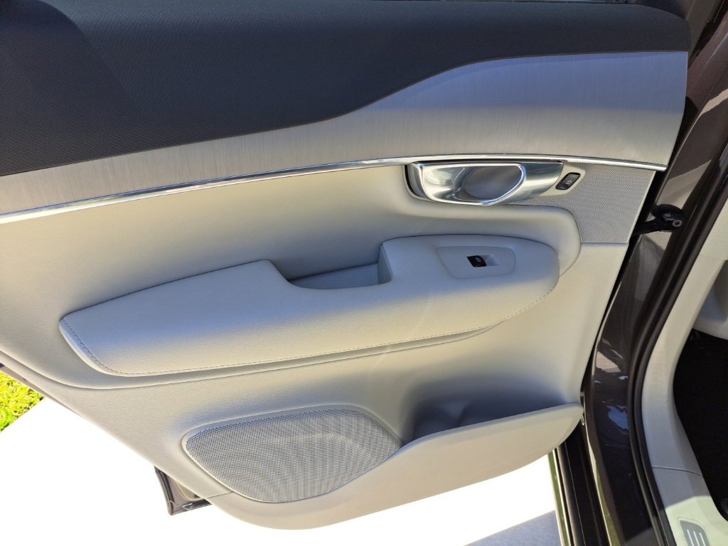 Used 2023 Volvo XC90 B5 Core w/ Protection Package Premier image 9