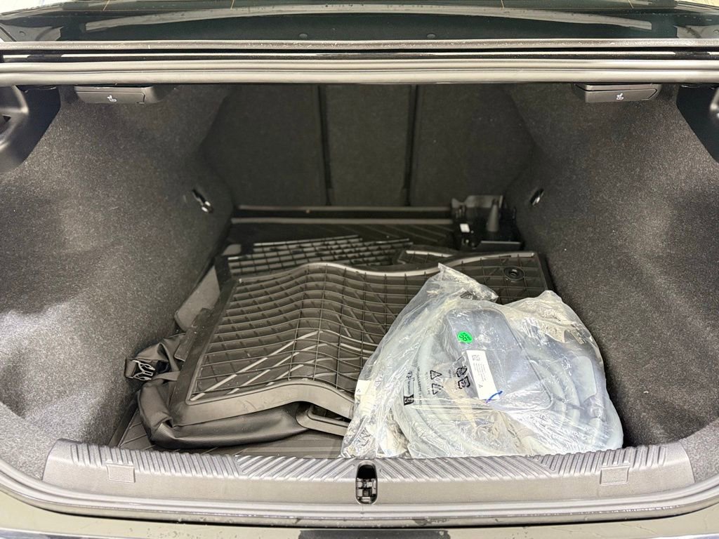 Used 2025 BMW M5 w/ Carbon Package image 57