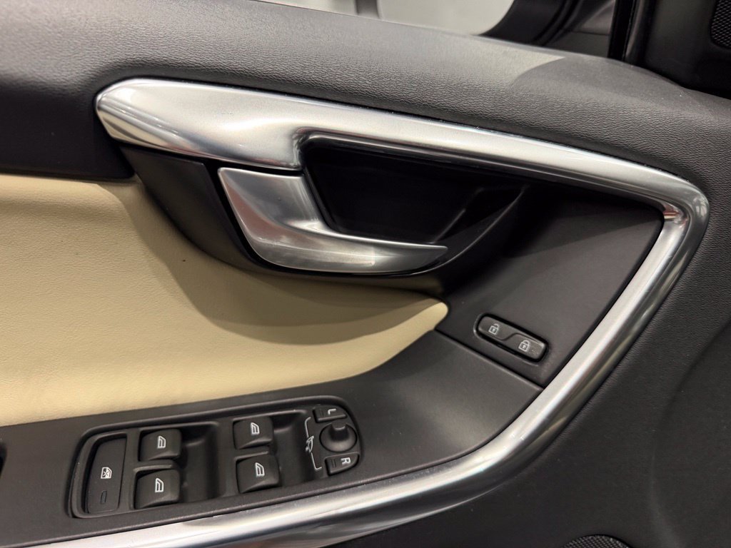 Used 2012 Volvo XC60 T6 AWD/4WD image 39