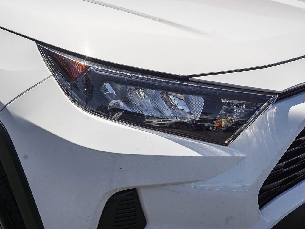 Used 2021 Toyota RAV4 LE FWD image 11