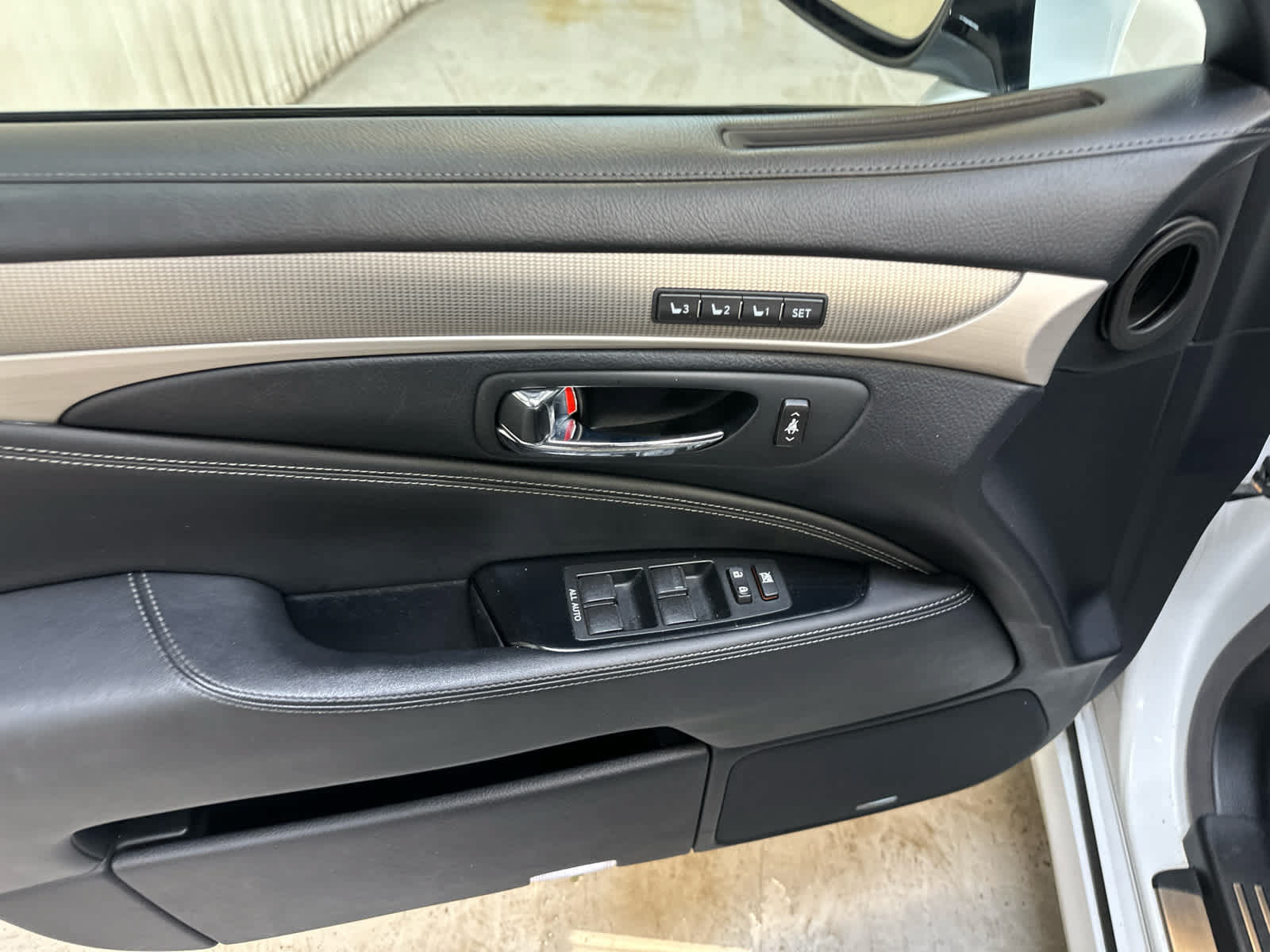 Used 2013 Lexus LS 460 AWD w/ F-Sport Pkg image 26