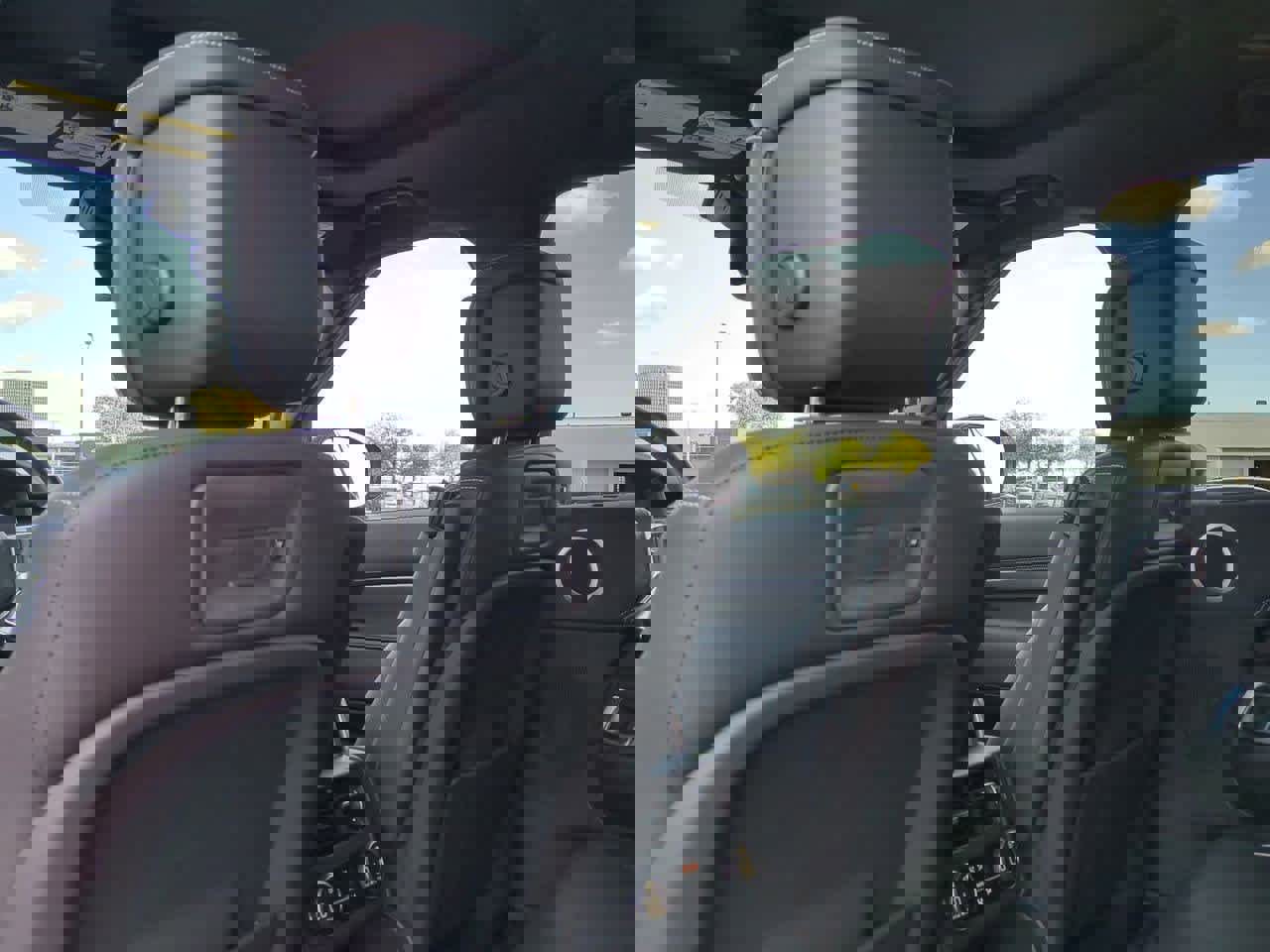 Used 2024 Land Rover Discovery Metropolitan Edition image 17