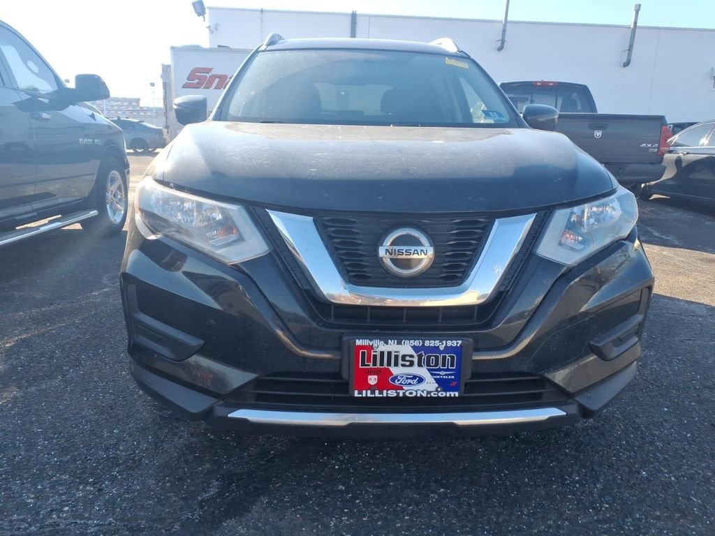 Used 2018 Nissan Rogue SV image 2