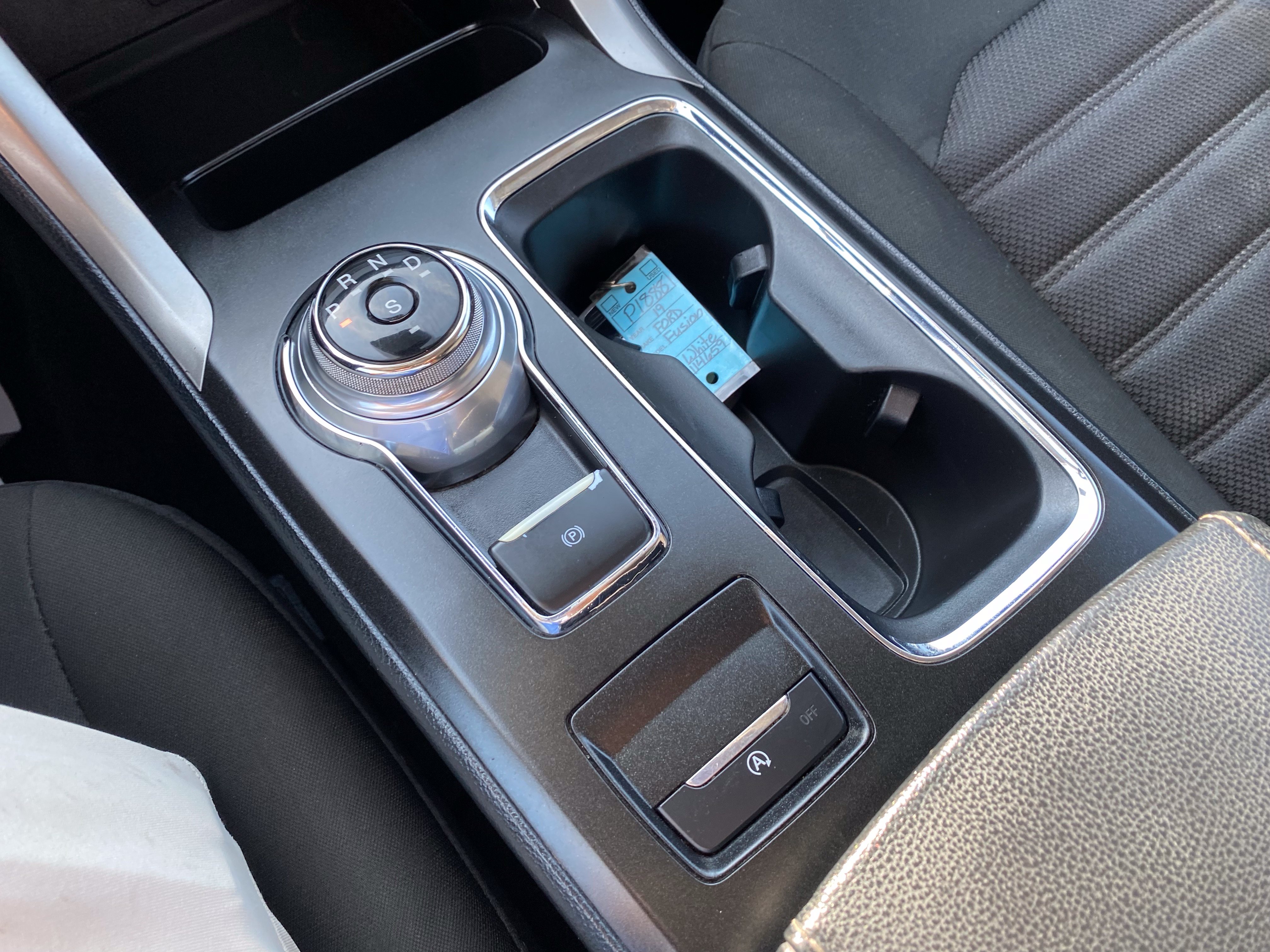Used 2019 Ford Fusion SE FWD image 16