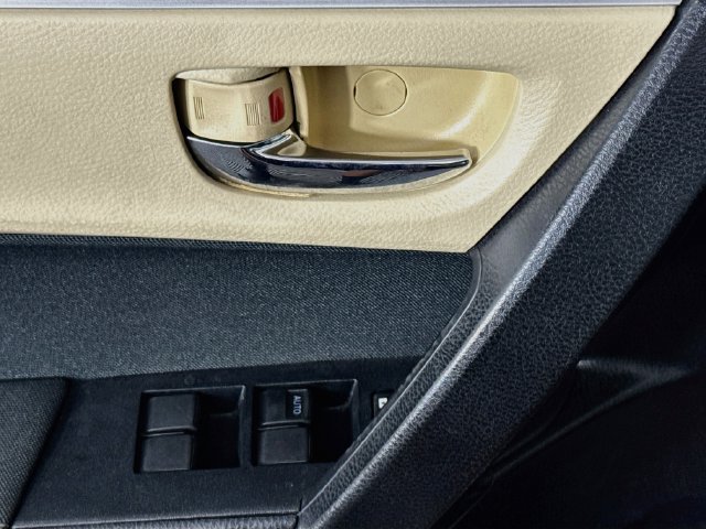 Used 2017 Toyota Corolla LE FWD image 20