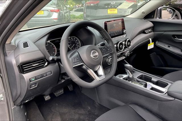 Used 2025 Nissan Sentra SV w/ All-Weather Package image 6