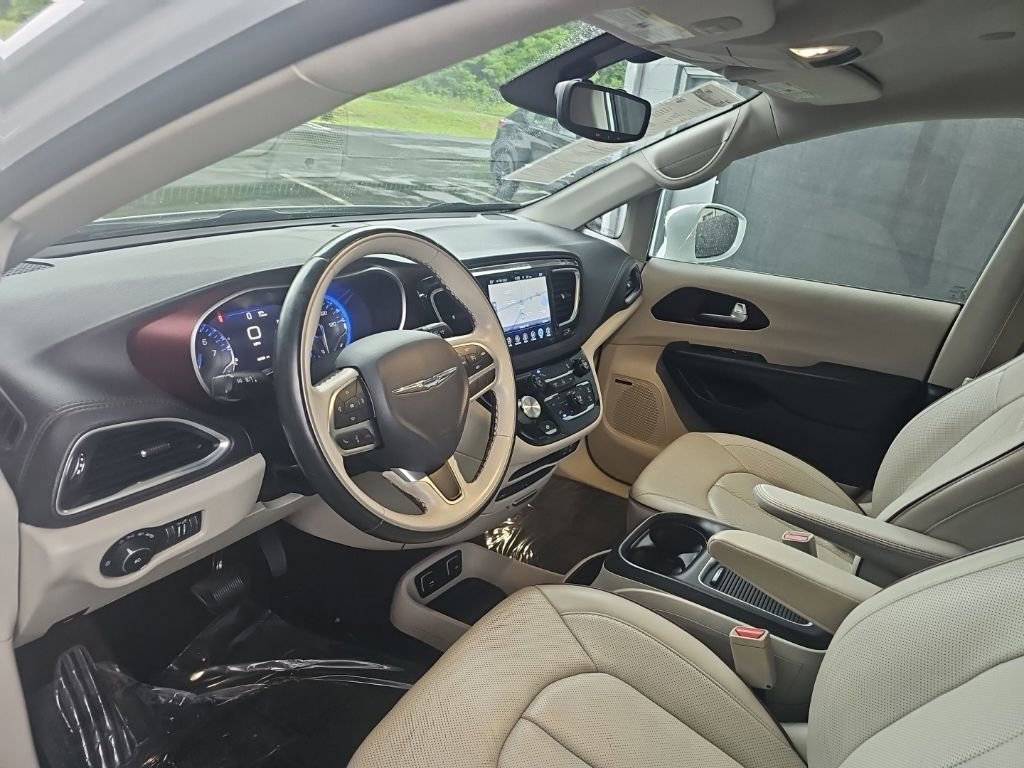 Used 2017 Chrysler Pacifica Limited FWD image 39