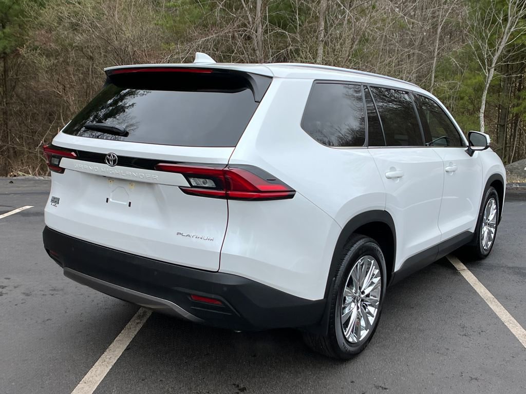 Used 2025 Toyota Grand Highlander AWD image 5
