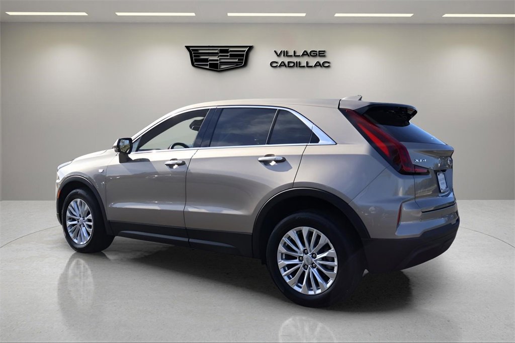Certified 2024 Cadillac XT4 Luxury w/ Cold Weather Package image 3