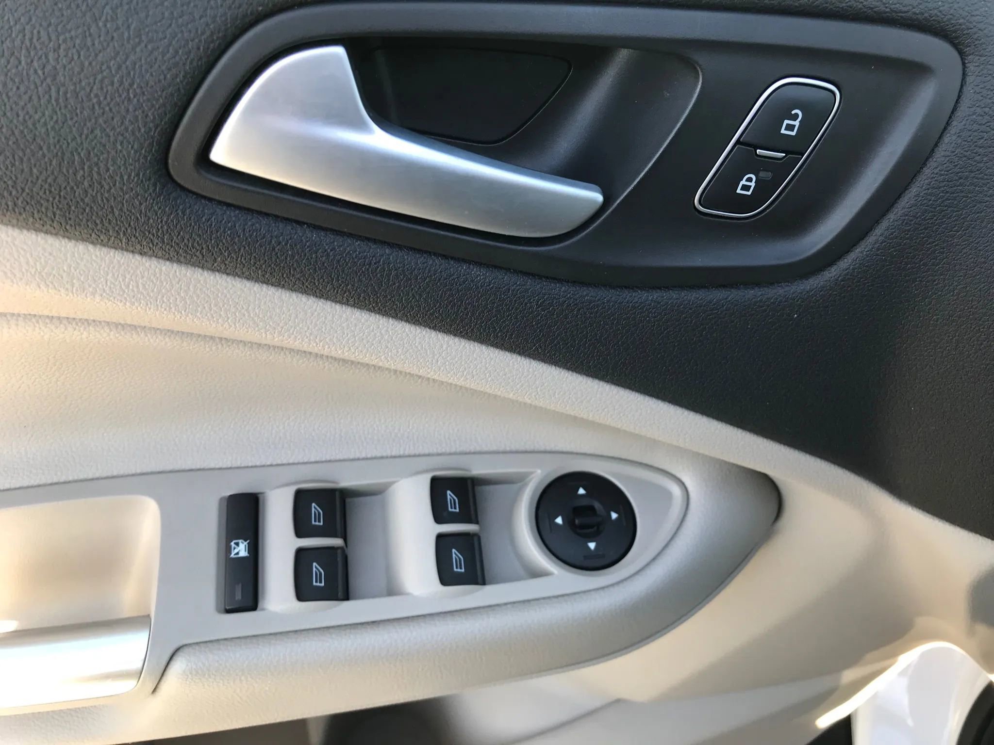 Used 2018 Ford Escape SEL w/ Ford Safe & Smart Package image 13