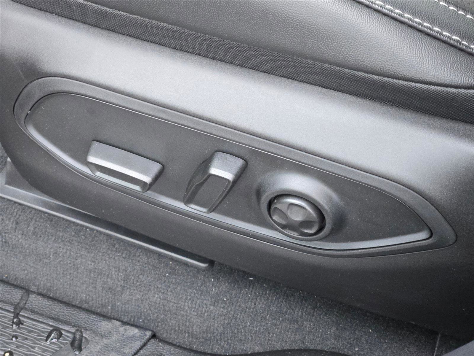 New 2025 Jeep Grand Cherokee Altitude w/ Trailer Tow Package image 28