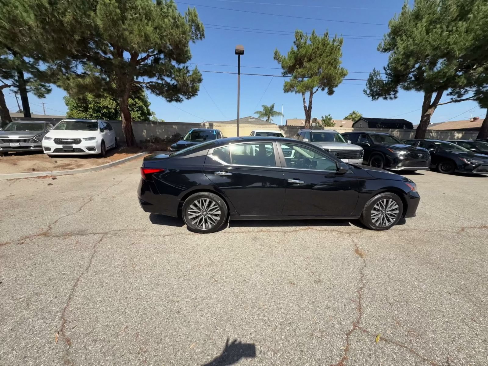 Used 2025 Nissan Altima 2.5 SV FWD image 15