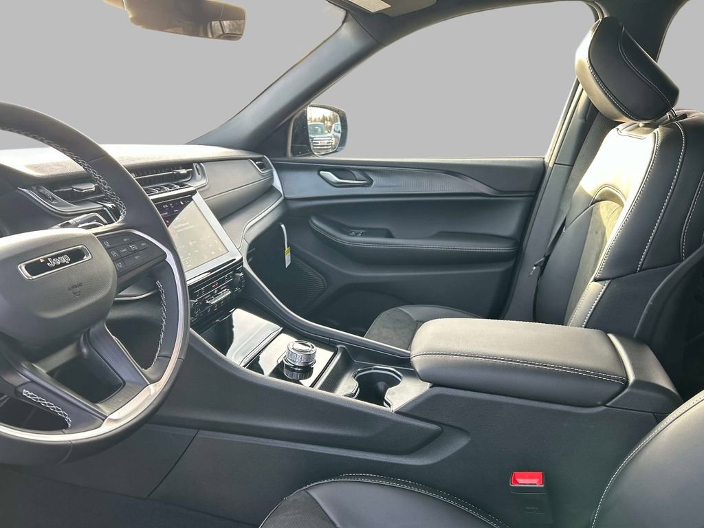 New 2025 Jeep Grand Cherokee L Altitude image 9