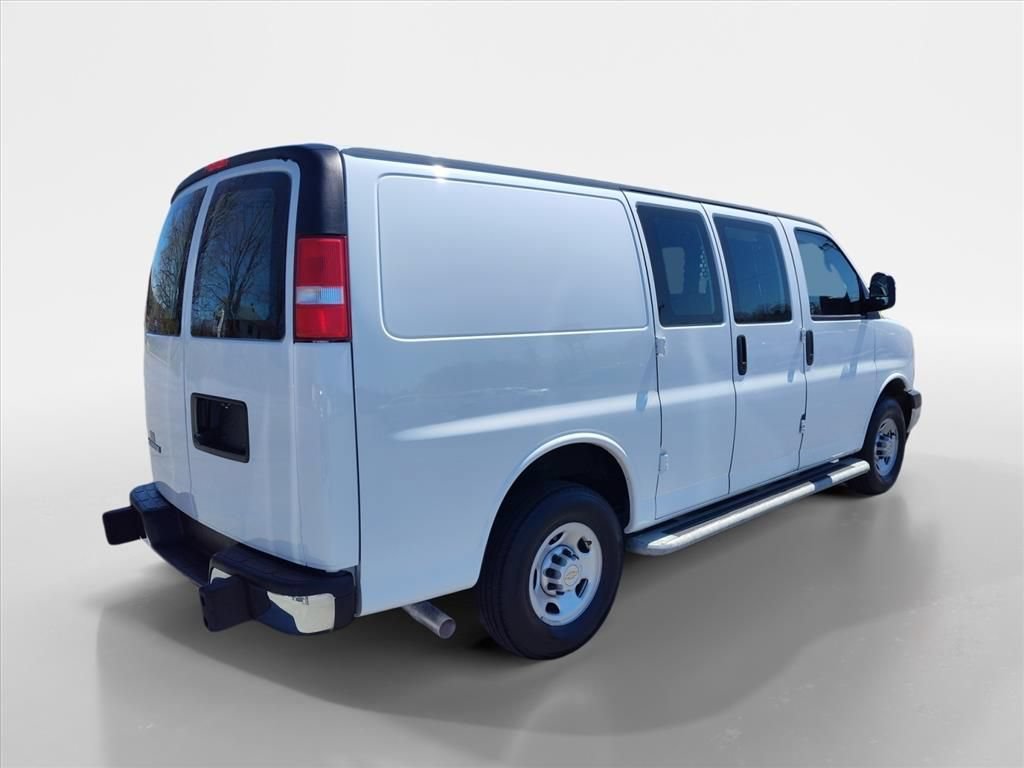 Used 2024 Chevrolet Express 2500 w/ Driver Convenience Package RWD image 5