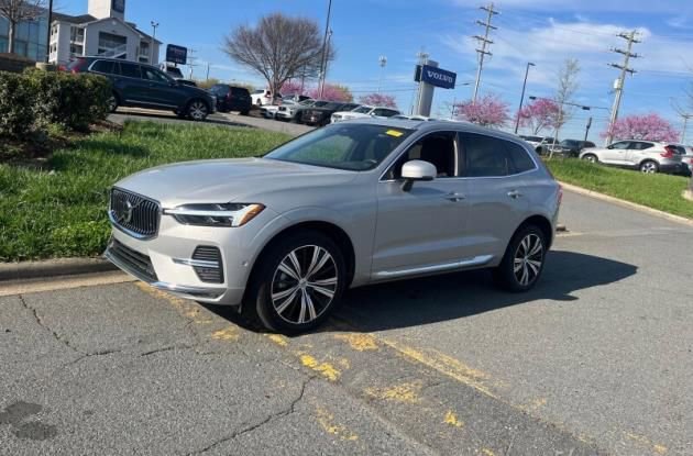 Used 2023 Volvo XC60 B5 Plus w/ Climate Package image 4