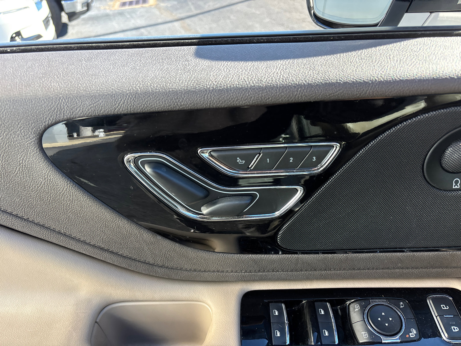 Certified 2022 Lincoln Aviator Reserve w/ Equipment Group 201A image 12