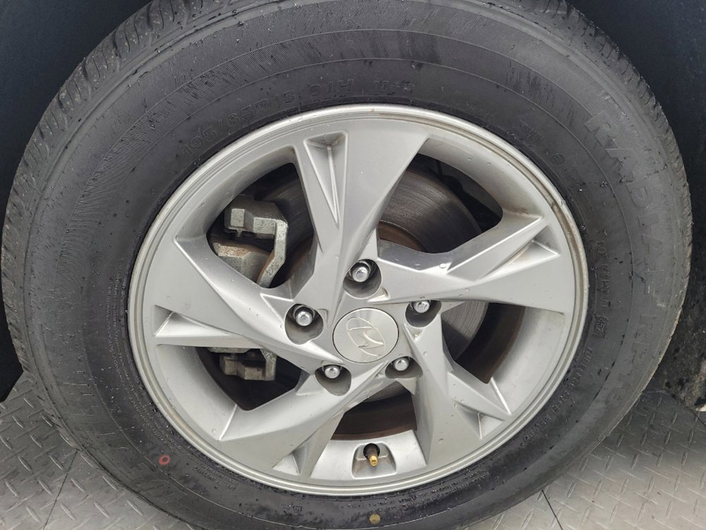 Used 2021 Hyundai Elantra SE image 31