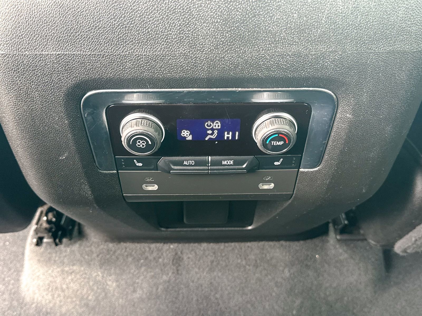 Certified 2022 Chevrolet Suburban LT w/ Luxury Package image 24