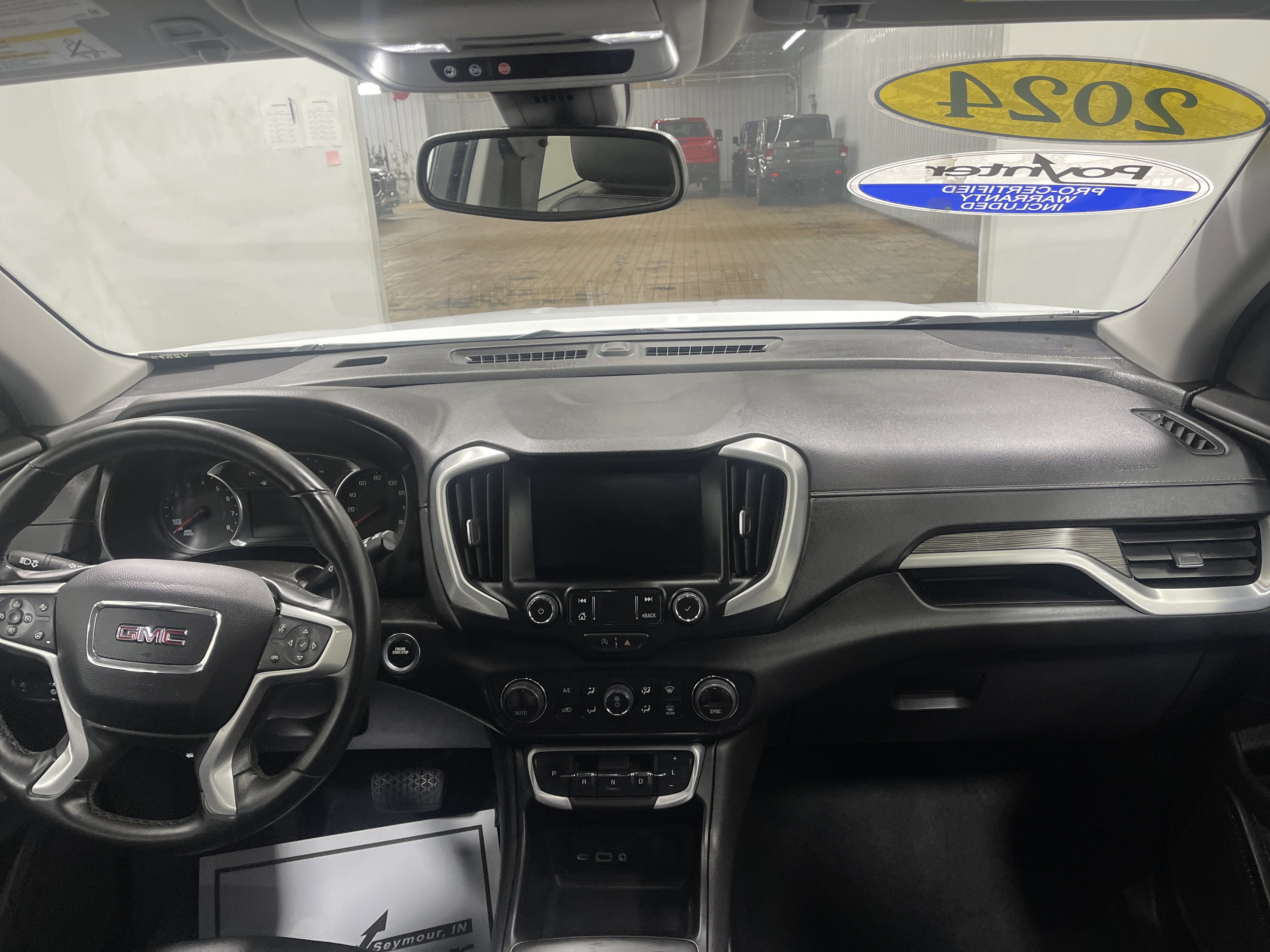 Used 2024 GMC Terrain SLT image 23