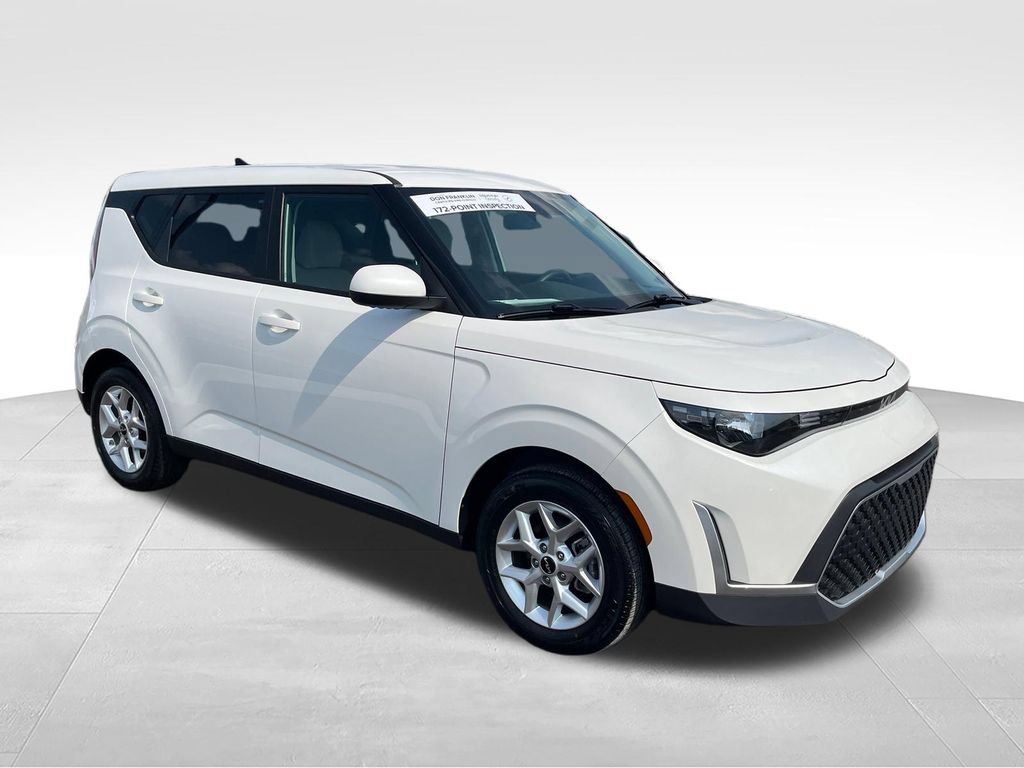 Used 2025 Kia Soul LX w/ LX Technology Package FWD image 8