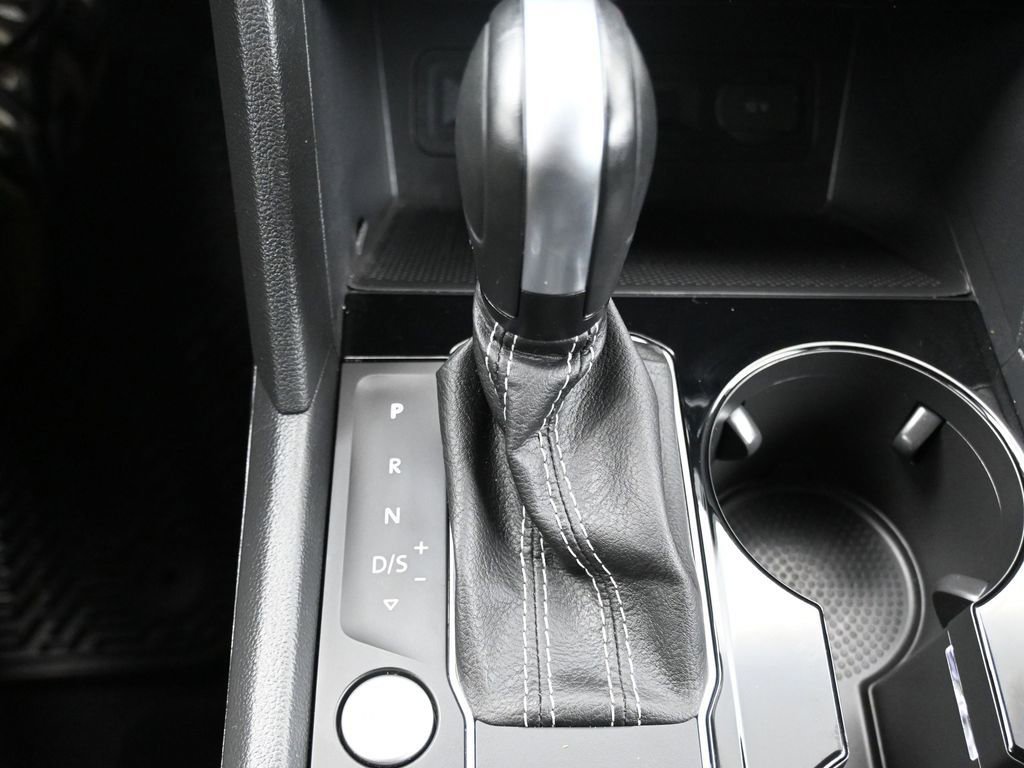 Used 2023 Volkswagen Atlas Cross Sport SEL R-Line image 16