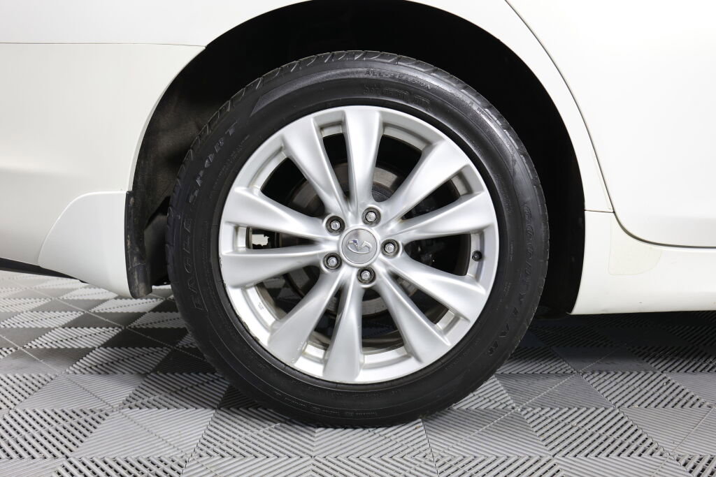 Used 2011 INFINITI M56 x w/ Deluxe Touring Pkg AWD/4WD image 7