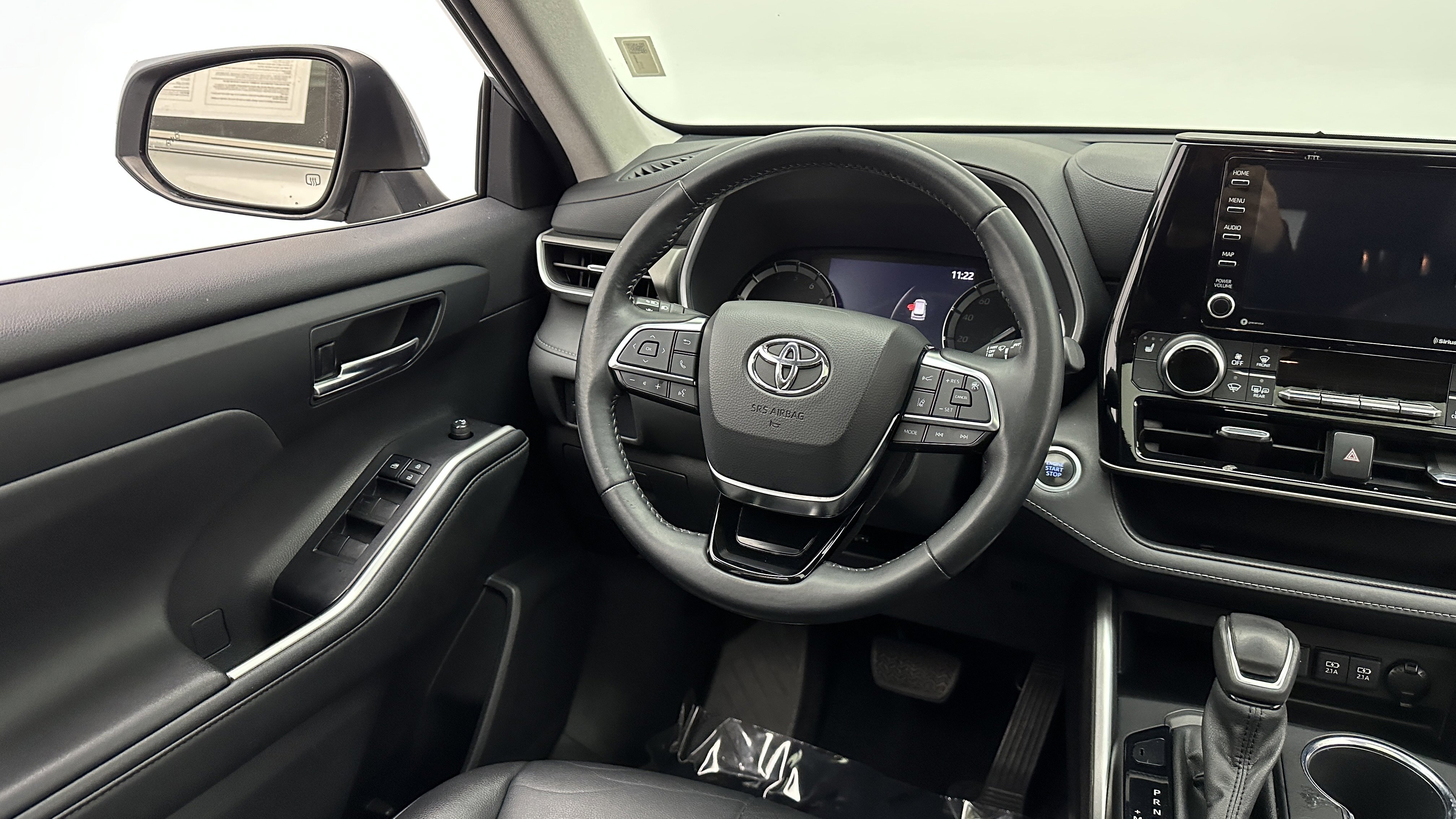 Used 2021 Toyota Highlander XLE image 27