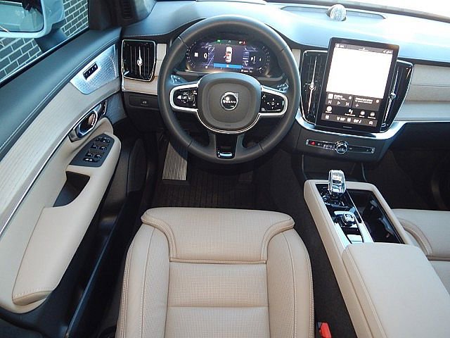 Certified 2026 Volvo XC90 B6 Ultra image 13