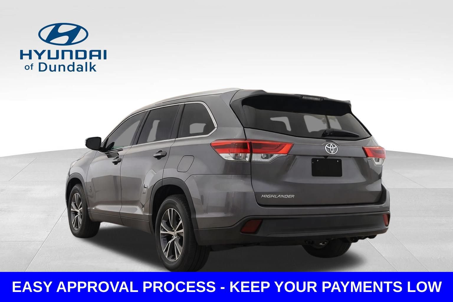 Used 2019 Toyota Highlander LE FWD image 3