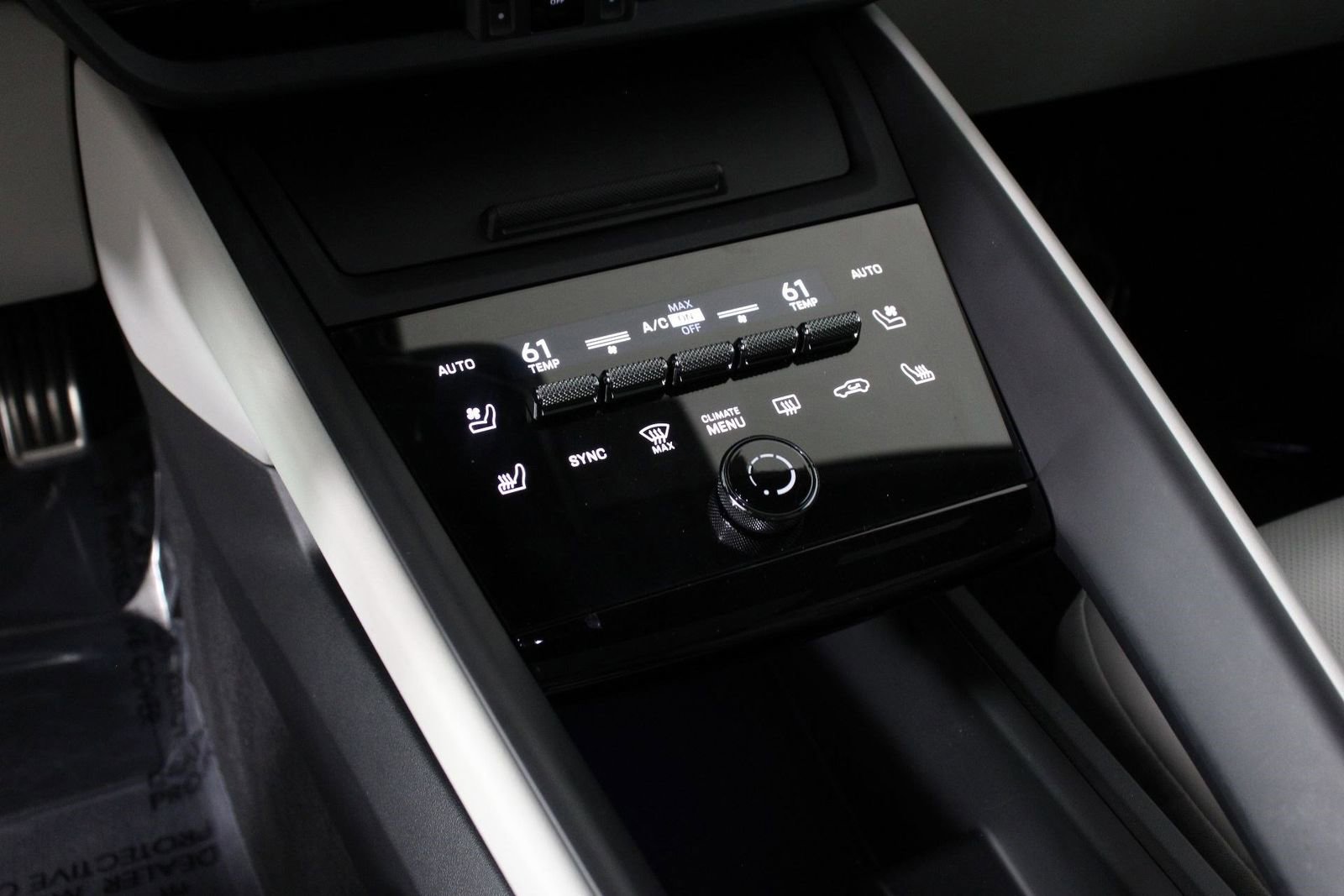 Certified 2025 Porsche Macan Electric image 18