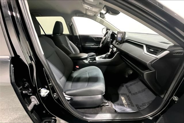 Used 2019 Toyota RAV4 LE AWD/4WD image 31
