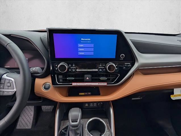 New 2025 Toyota Highlander Platinum image 16