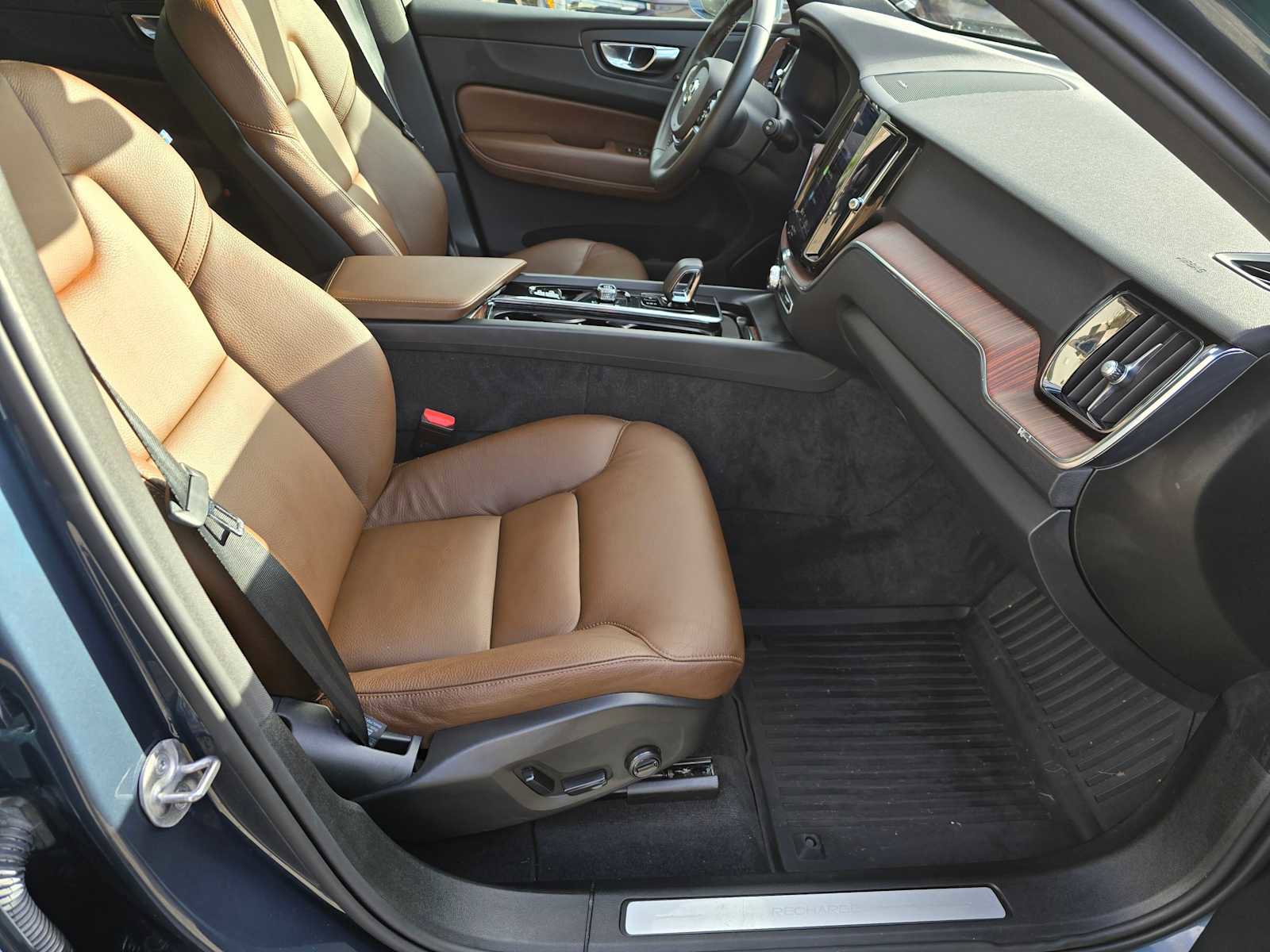 Certified 2023 Volvo XC60 T8 Plus image 11