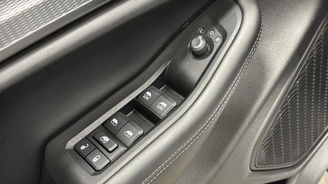 Used 2024 Jeep Grand Cherokee Laredo X image 20