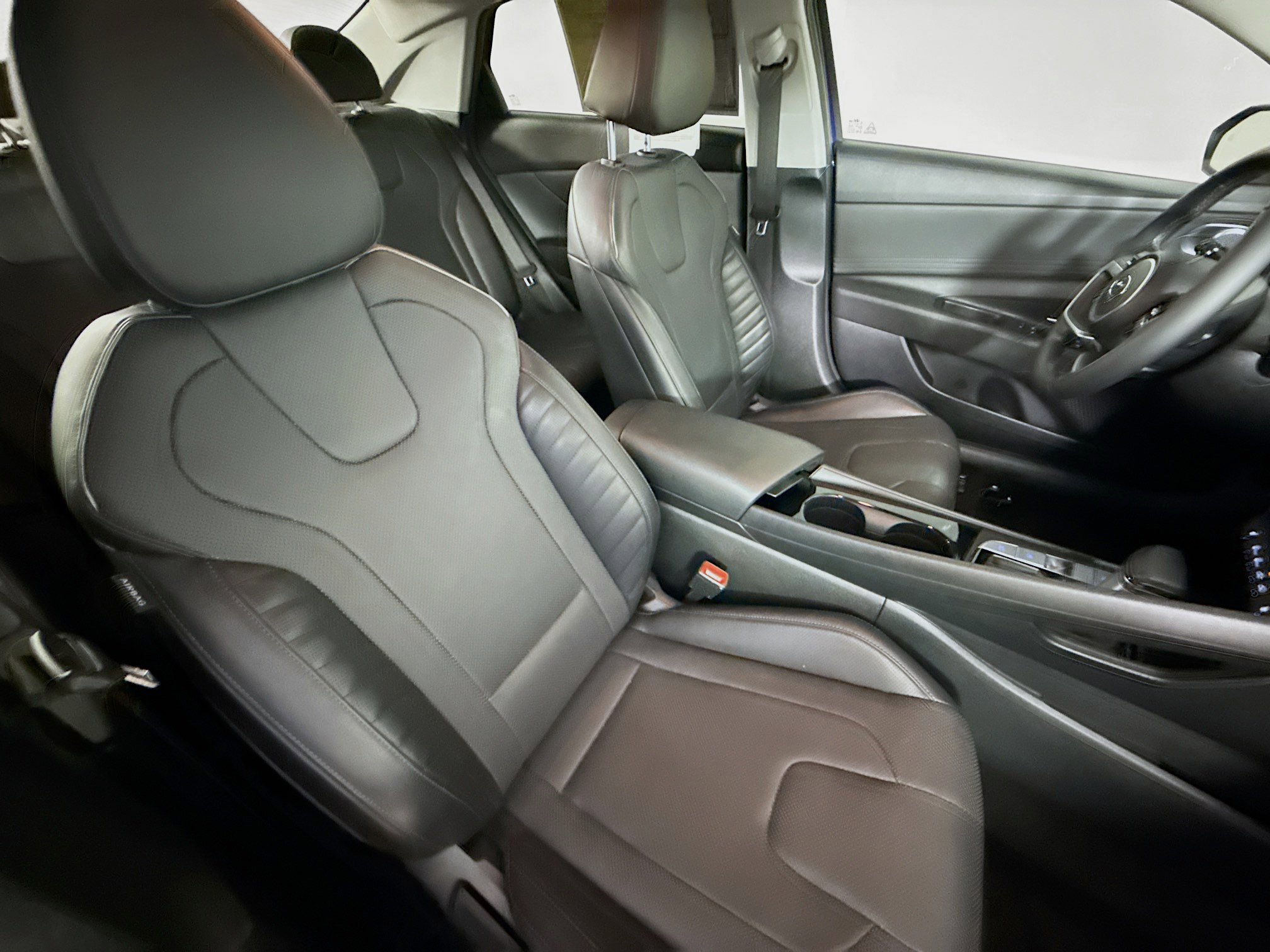 Used 2023 Hyundai Elantra Limited image 36