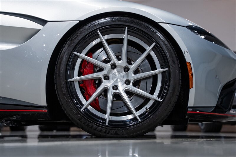 Used 2019 Aston Martin V8 Vantage Coupe RWD image 41