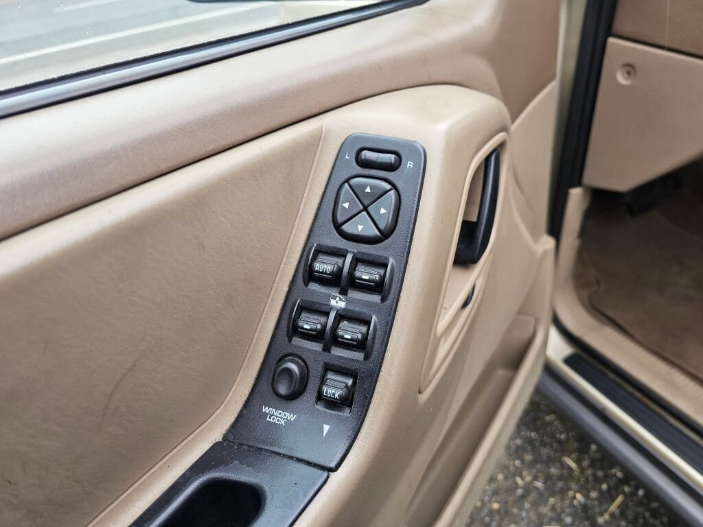Used 2001 Jeep Grand Cherokee Laredo AWD/4WD image 23