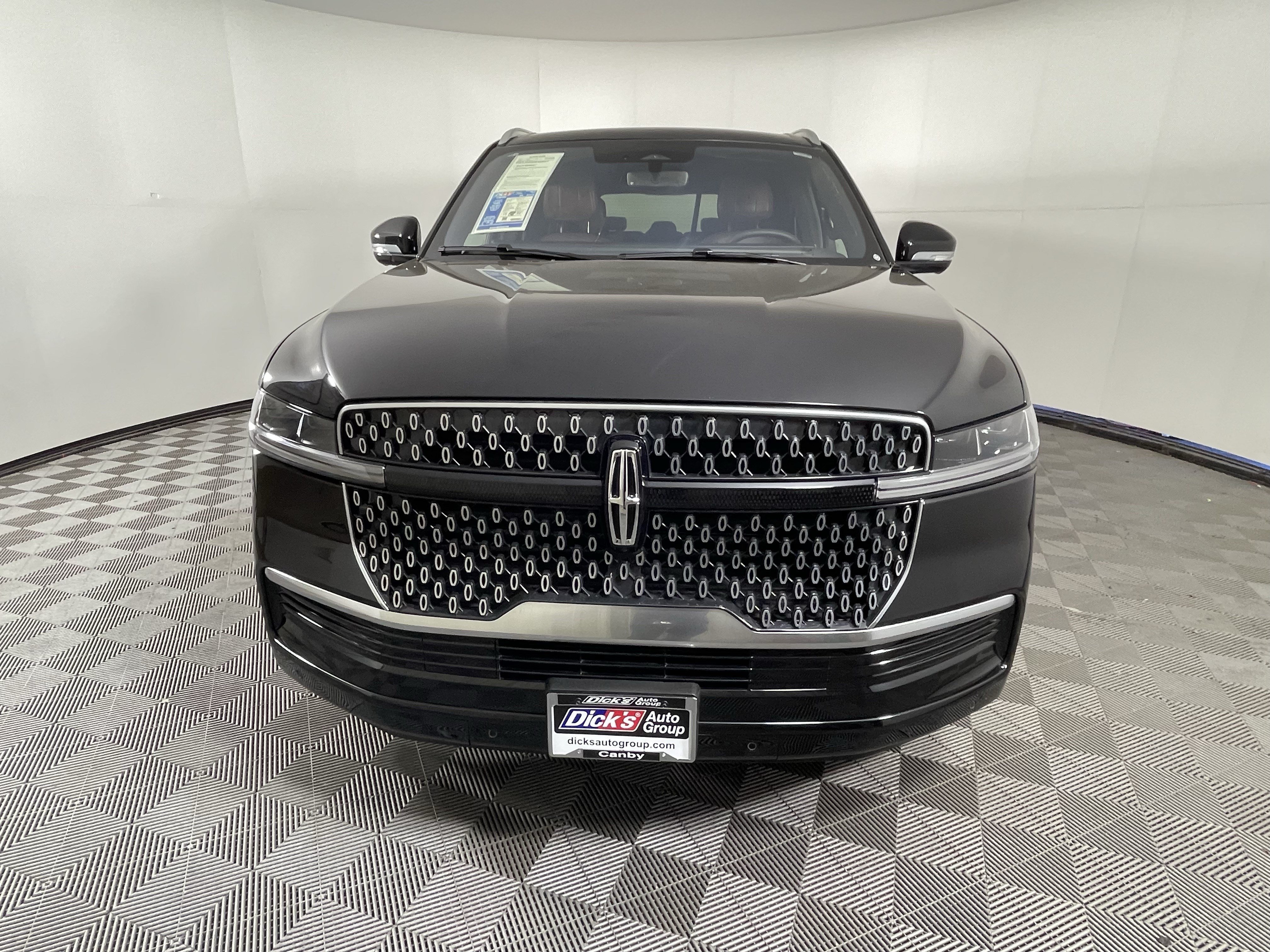 Used 2025 Lincoln Navigator Reserve AWD/4WD image 8