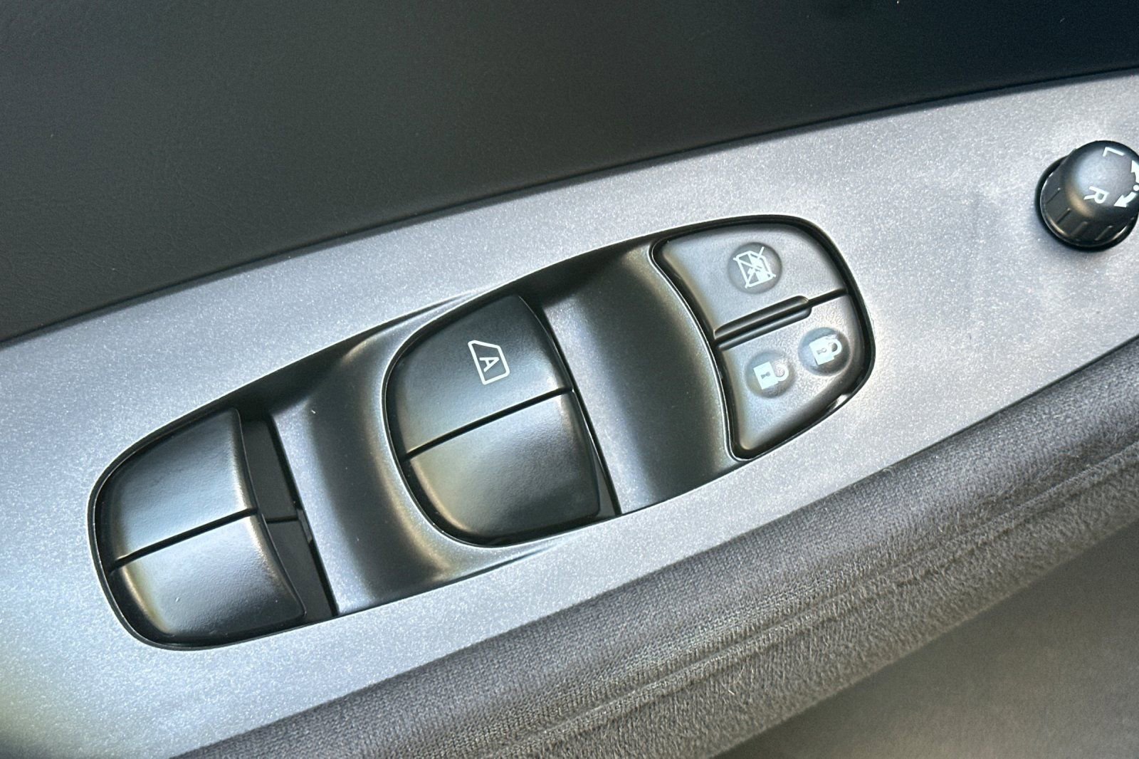 Used 2013 Nissan Leaf S w/ Charger Pkg FWD image 13