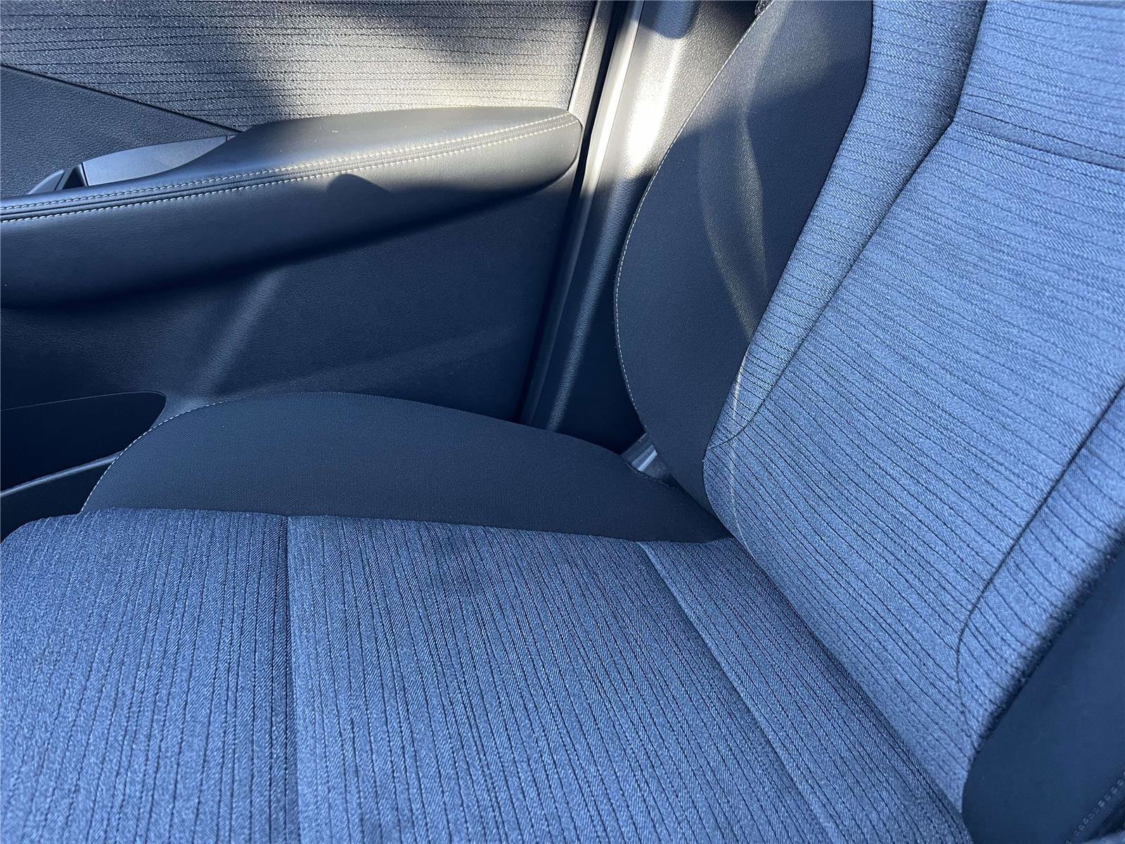 Used 2023 Nissan Rogue SV image 43