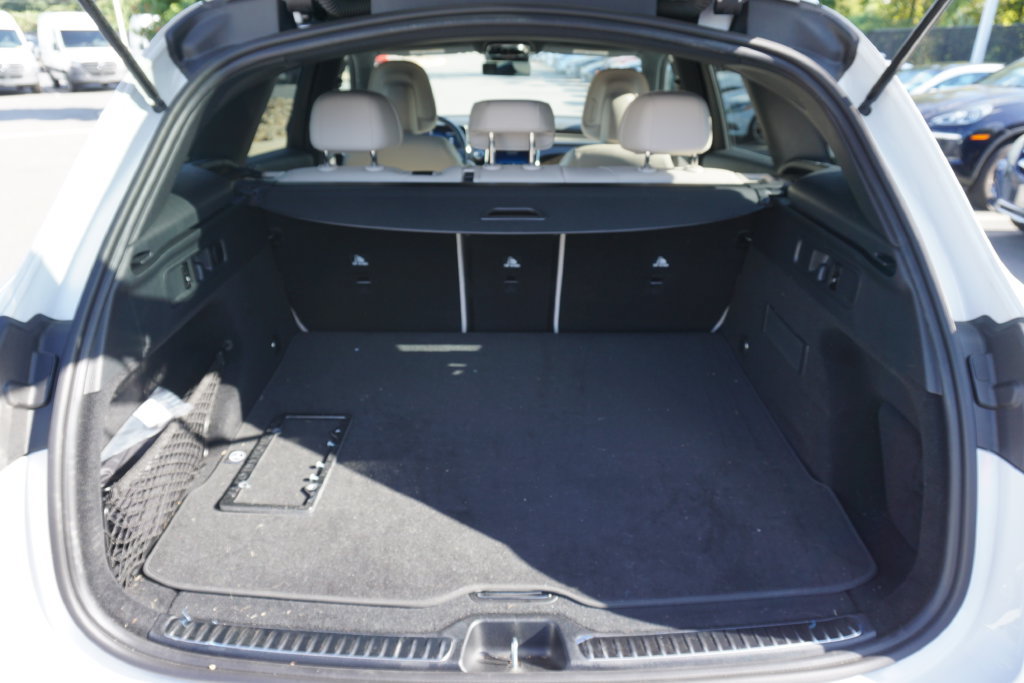 Used 2025 Mercedes-Benz GLC 300 4MATIC image 31