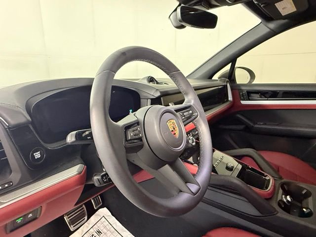 Used 2025 Porsche Cayenne S image 11