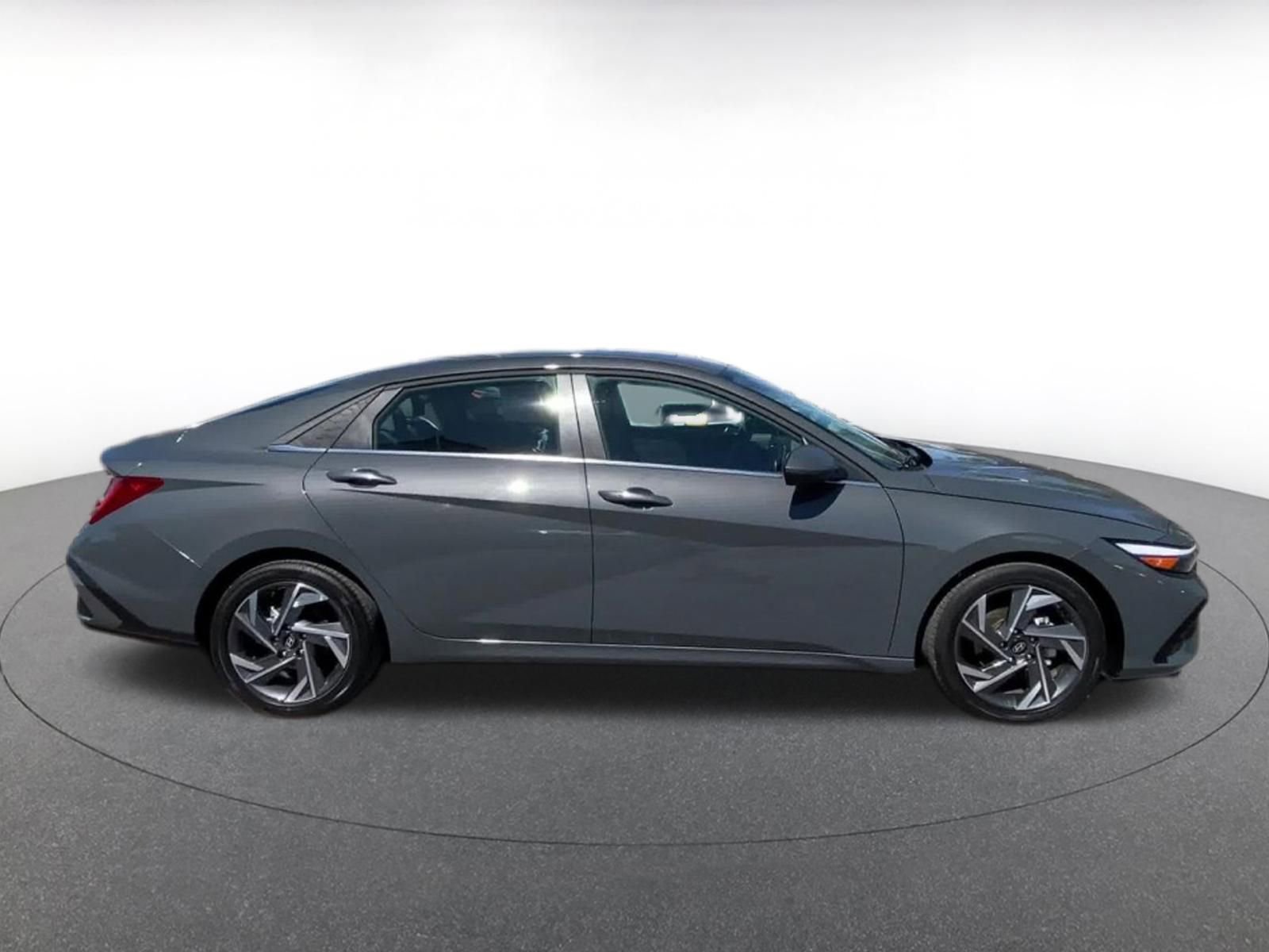 Used 2025 Hyundai Elantra SEL FWD image 16