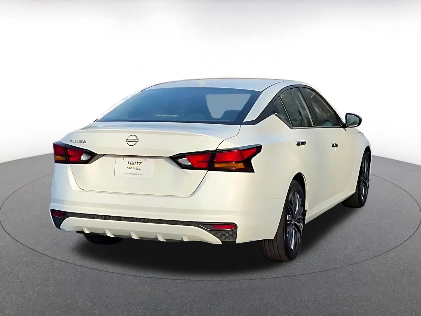 Used 2025 Nissan Altima 2.5 SV image 14