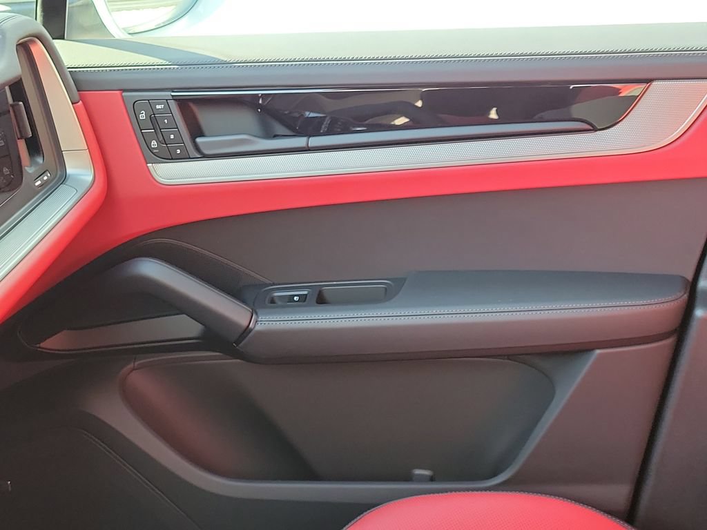 New 2026 Porsche Cayenne Coupe AWD/4WD image 23