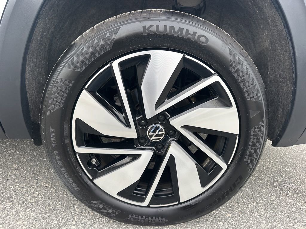 Used 2025 Volkswagen Atlas SE image 32