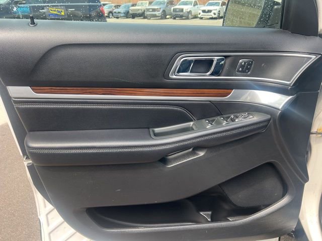 Used 2017 Ford Explorer Limited w/ Equipment Group 301A FWD image 23