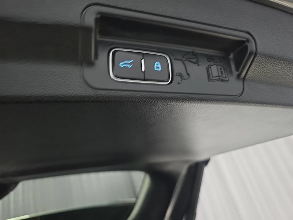 Used 2024 Ford Explorer XLT w/ Equipment Group 202A AWD/4WD image 9