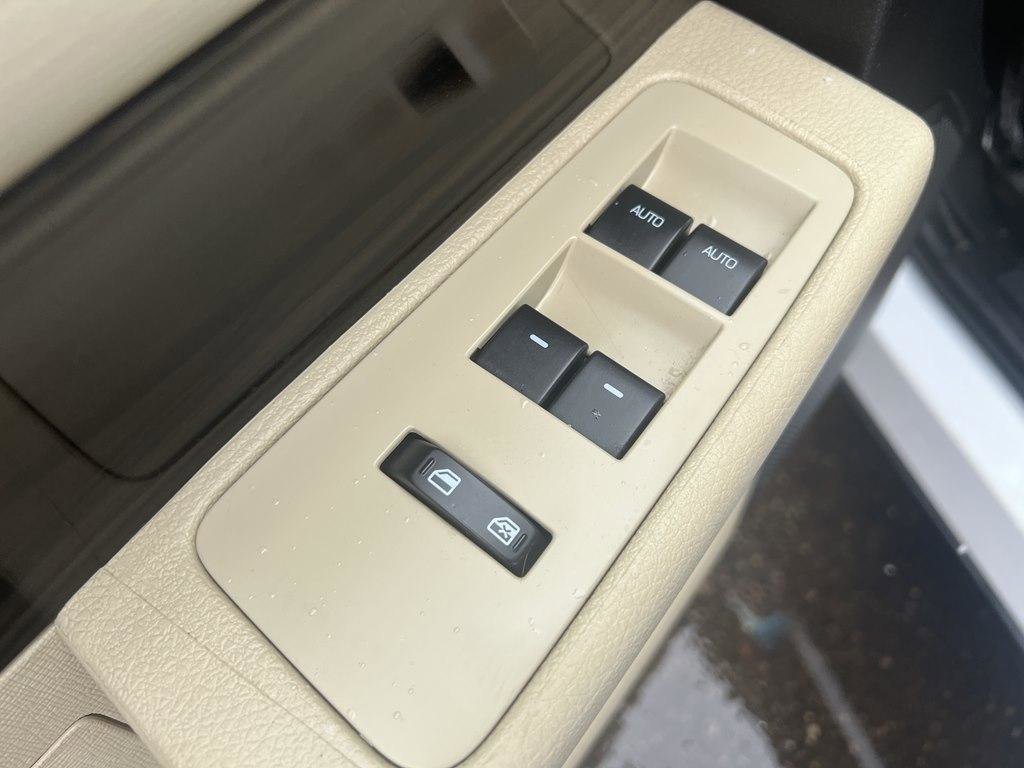 Used 2019 Ford Flex SEL AWD/4WD image 25